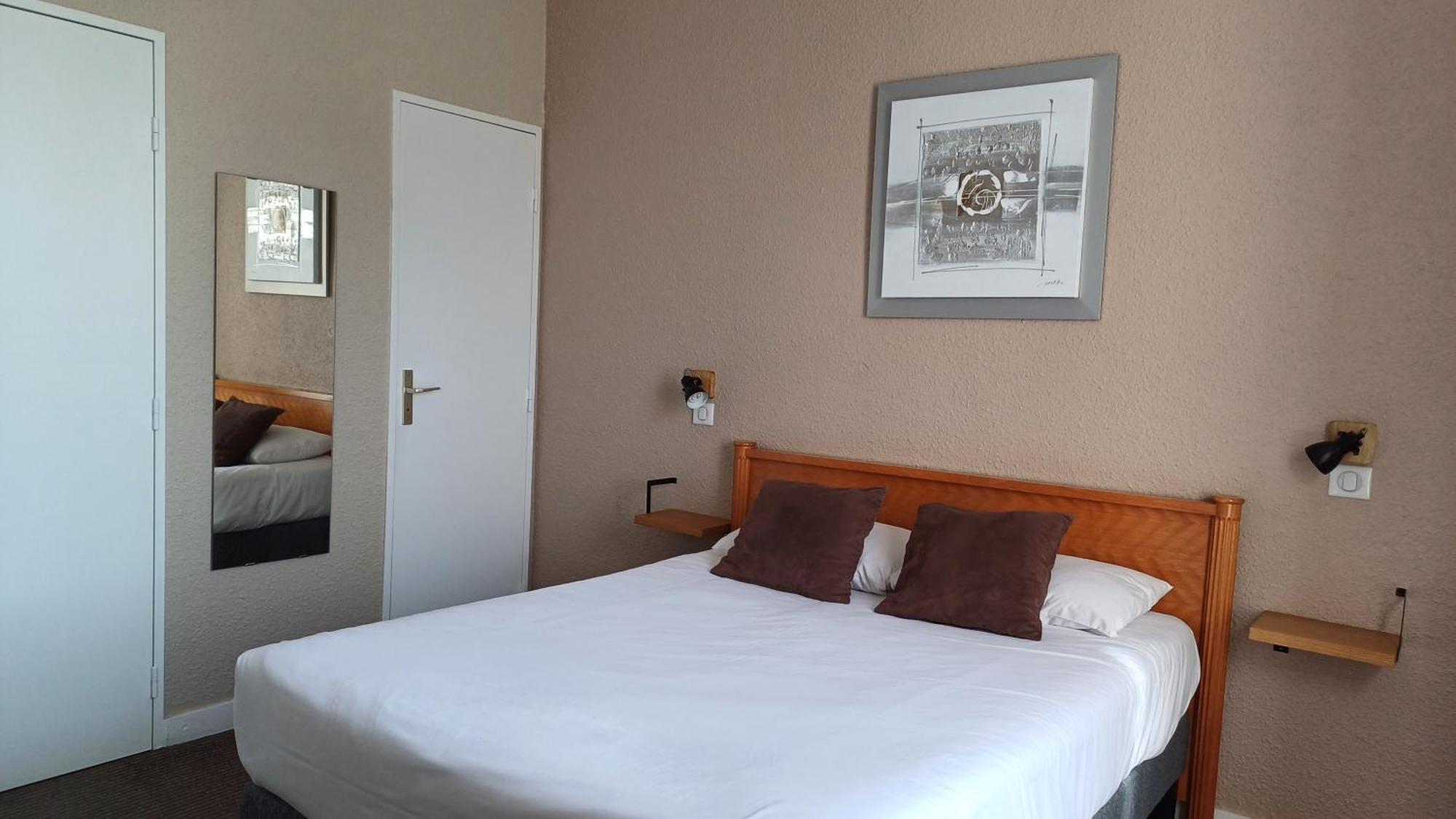 Logis Hotel Le Cerf Бріар Екстер'єр фото