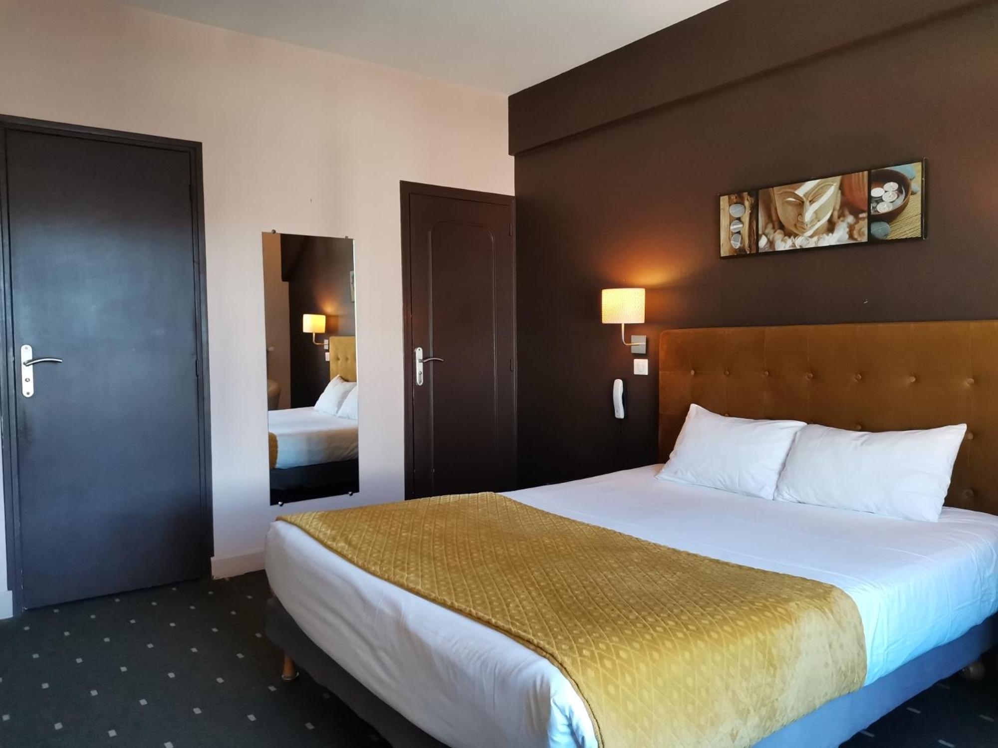 Logis Hotel Le Cerf Бріар Екстер'єр фото