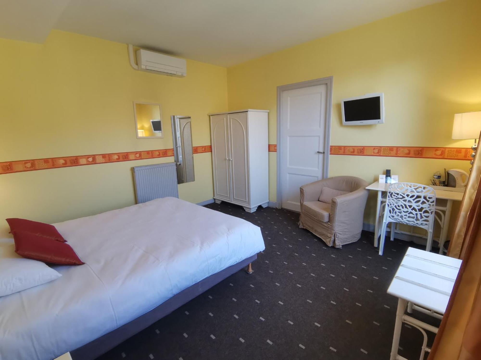 Logis Hotel Le Cerf Бріар Екстер'єр фото