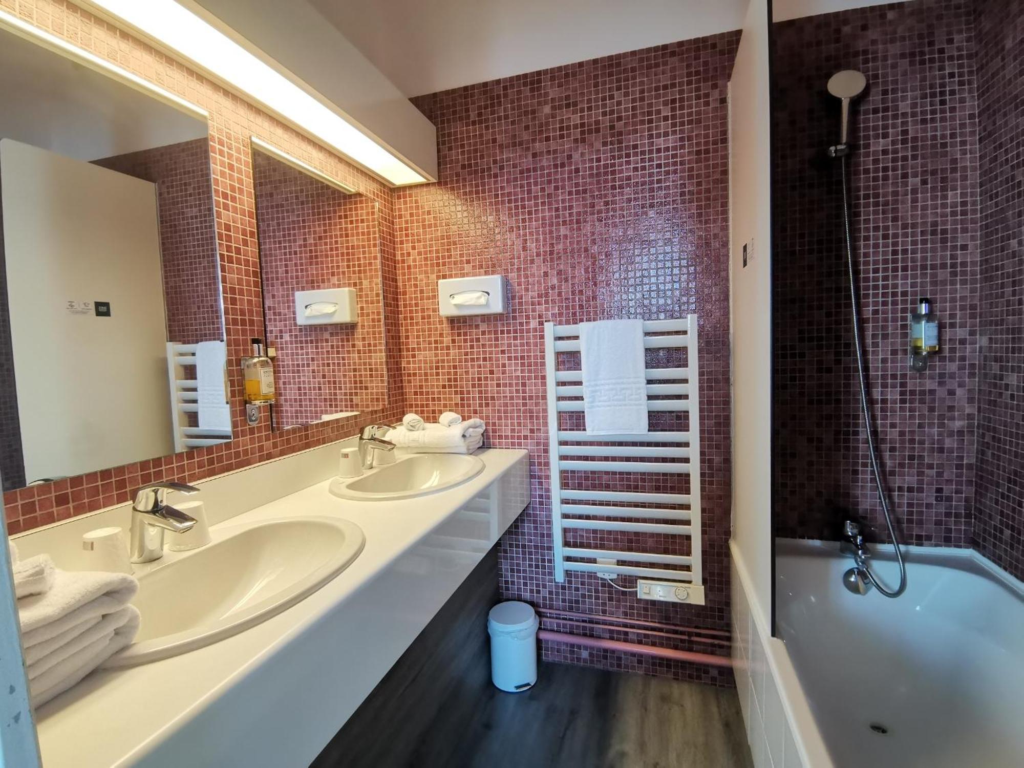Logis Hotel Le Cerf Бріар Екстер'єр фото