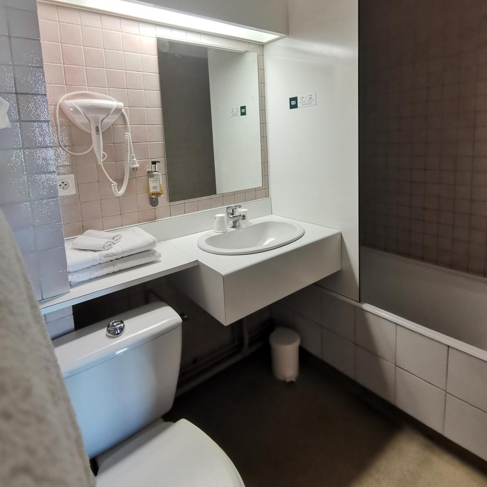 Logis Hotel Le Cerf Бріар Екстер'єр фото